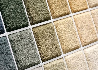 Stoffbeispiele für Teppiche in verschiedenen Farben